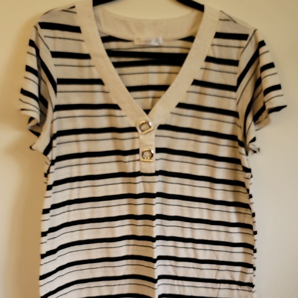 89th + Madison Black and White Striped V-Neck Blouse